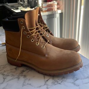 Size 13 men’s classic Timberlands.